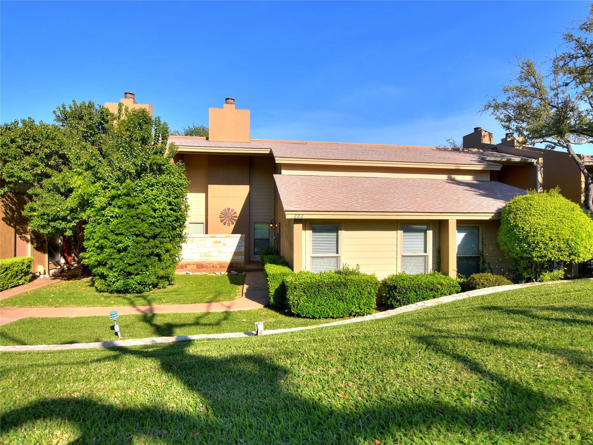 222 Lido ST #J-2, Lakeway, TX 78734