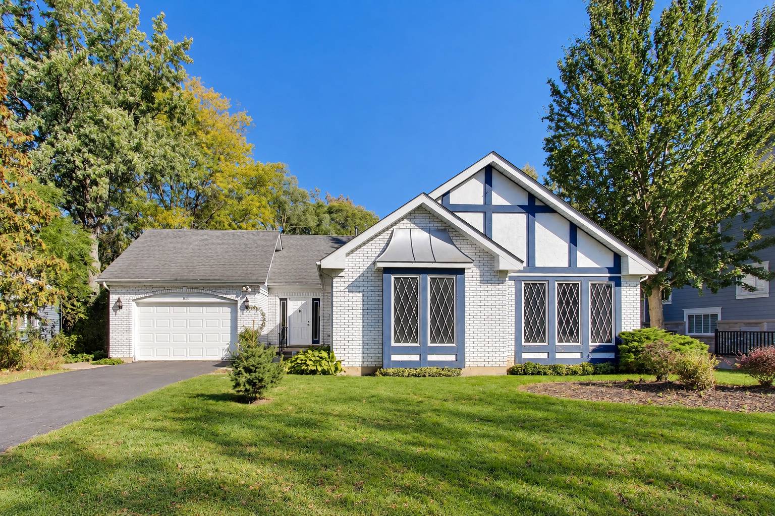 911 Glenwood LN, Glenview, IL 60025