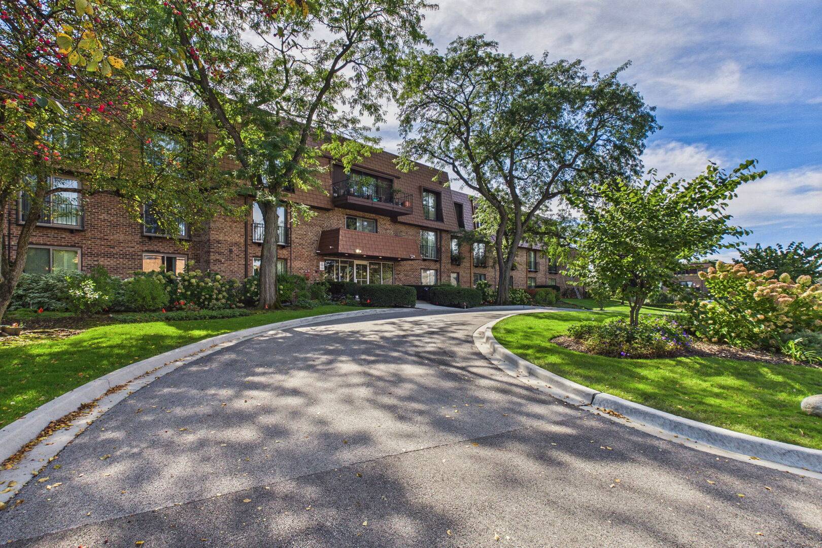 3900 Dundee RD #305, Northbrook, IL 60062