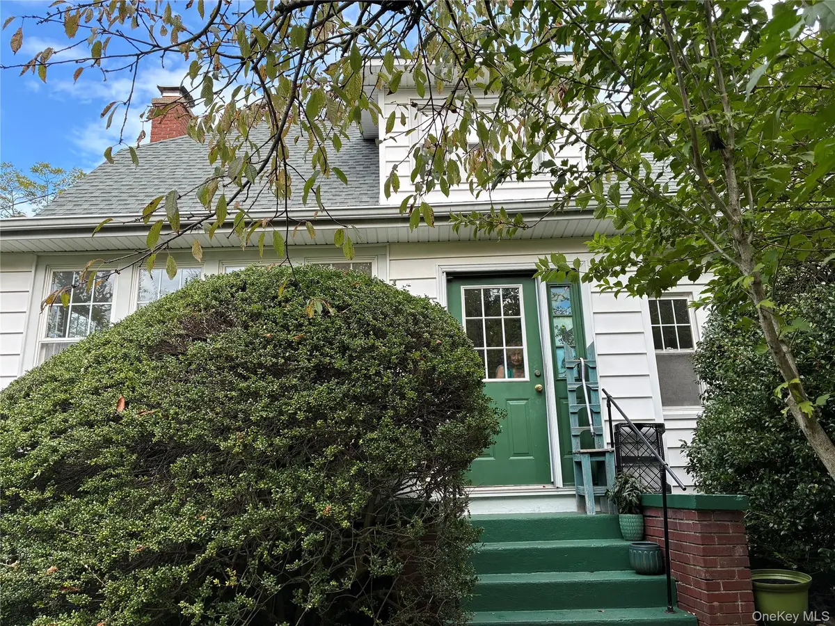201 Maiden LN, Port Jefferson, NY 11777