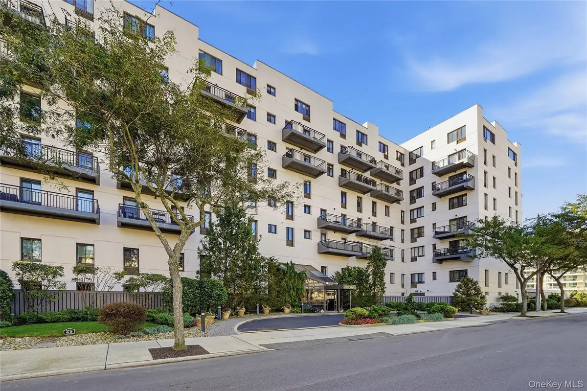 100 W Broadway ##6Q, Long Beach, NY 11561