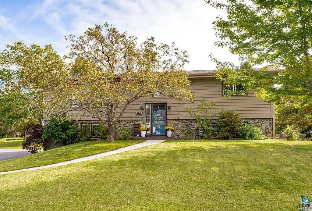 2102 N Robin Ave, Duluth, MN 55811