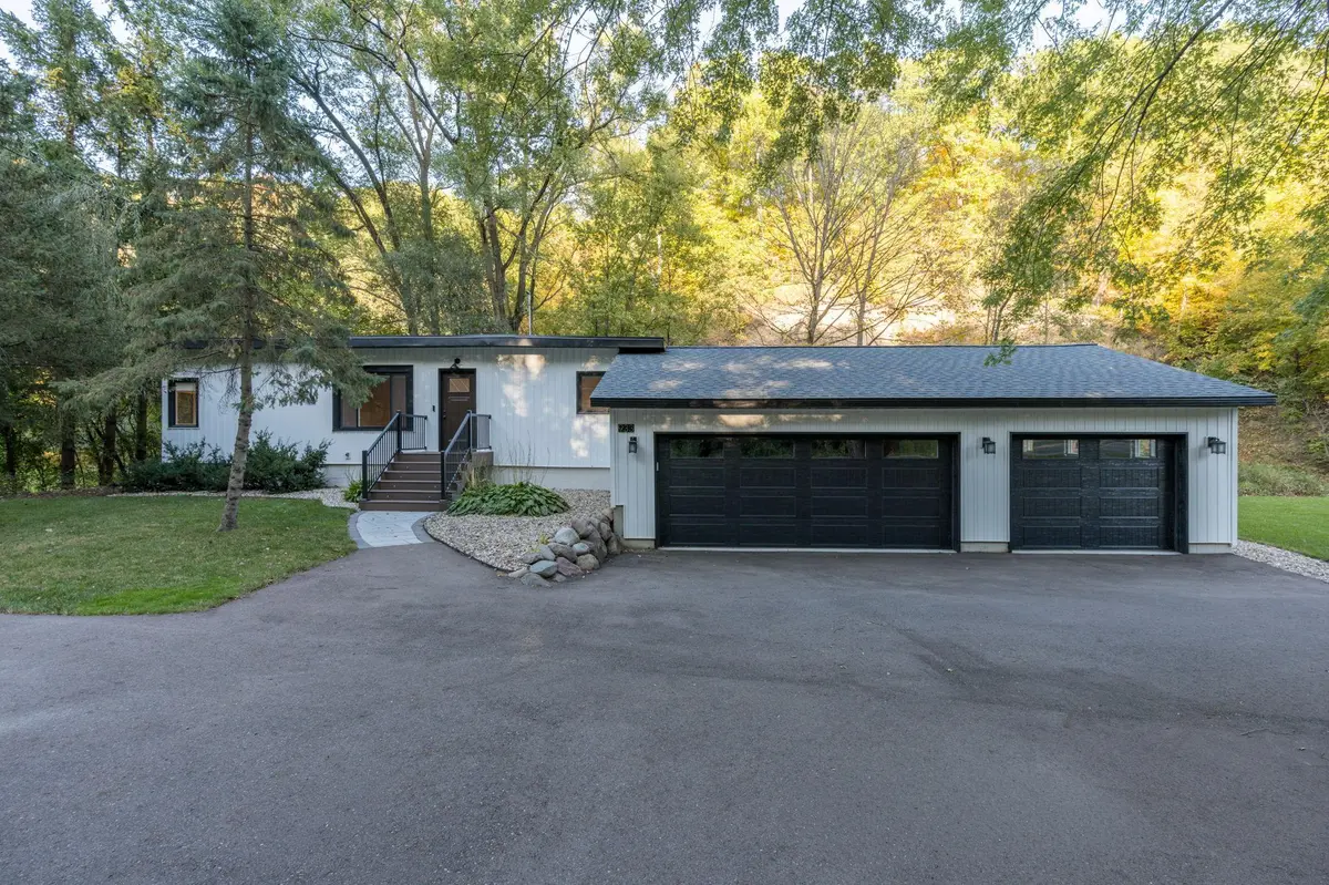 933 Thompson Ravine RD, Mankato, MN 56001