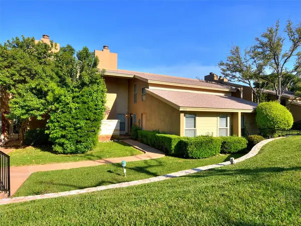 222 Lido ST #J-2, Lakeway, TX 78734