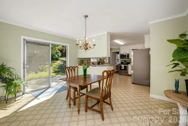 224 Lyndale RD, Hendersonville, NC 28739