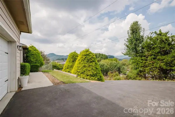 91 Crestview ST, Canton, NC 28716
