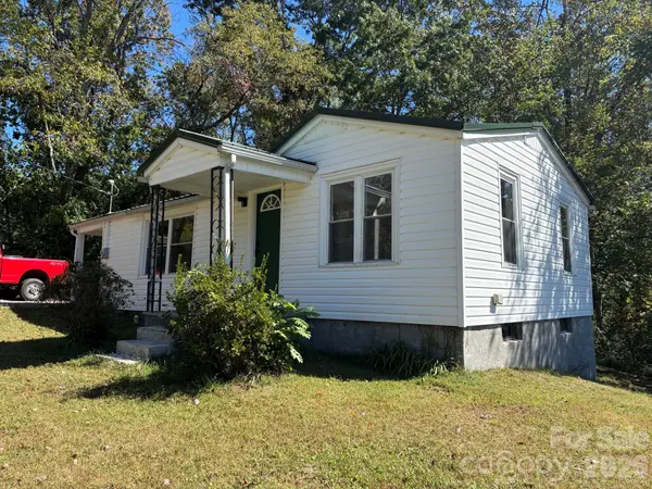 162 Phillips LN, Spruce Pine, NC 28777