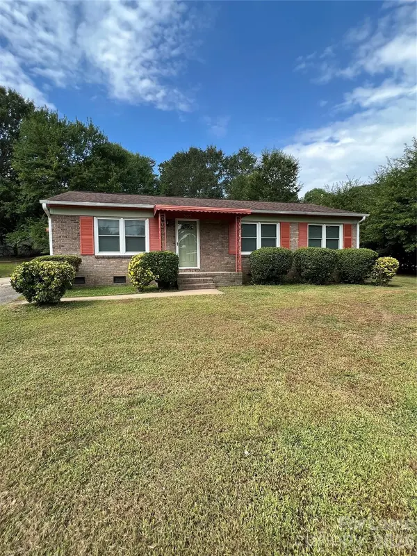 305 Briarwood CIR, Dallas, NC 28034