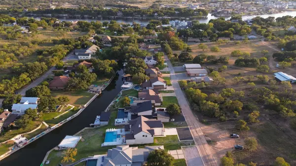 241 Lazy Oaks LN, Kingsland, TX 78639-0000