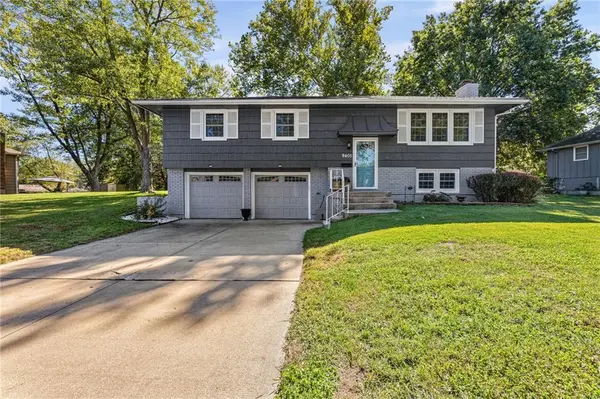 9405 E 84th ST, Raytown, MO 64138