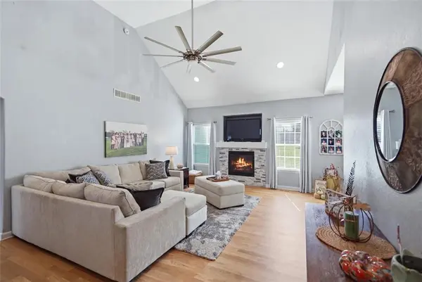 16911 Tucker CT, Basehor, KS 66007