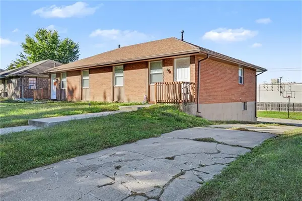 1001 -1003 SW Kings Cross RD, Blue Springs, MO 64014
