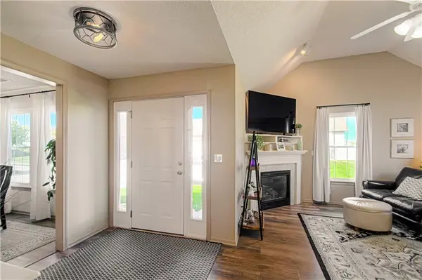 9807 N Potter AVE, Kansas City, MO 64157