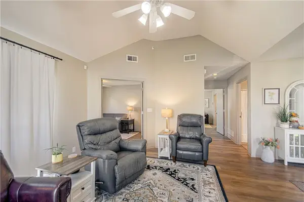 9807 N Potter AVE, Kansas City, MO 64157