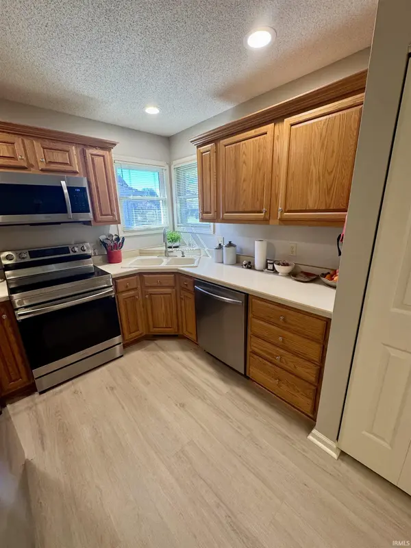 903 N Bittersweet LN, Muncie, IN 47304-7304