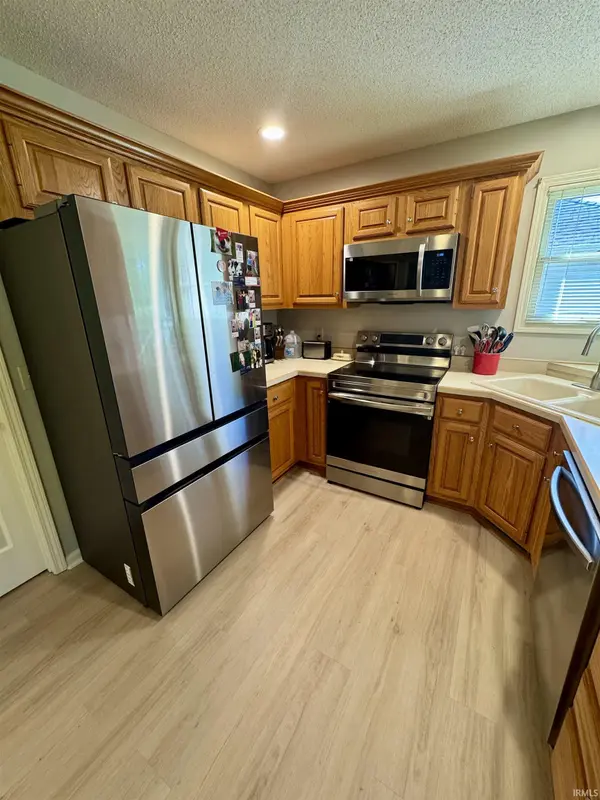 903 N Bittersweet LN, Muncie, IN 47304-7304