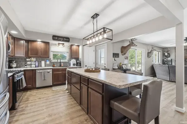 450 Woodland TRL, Argos, IN 46501