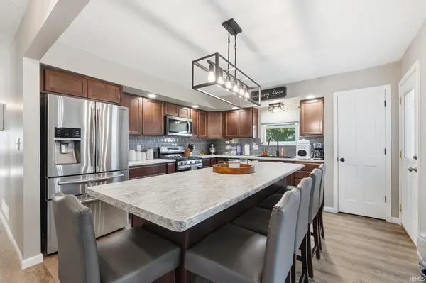 450 Woodland TRL, Argos, IN 46501
