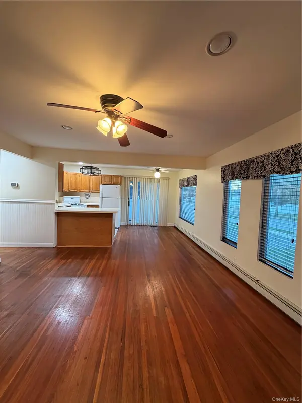 11 Ida AVE, Hicksville, NY 11801