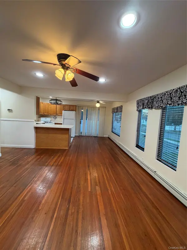 11 Ida AVE, Hicksville, NY 11801