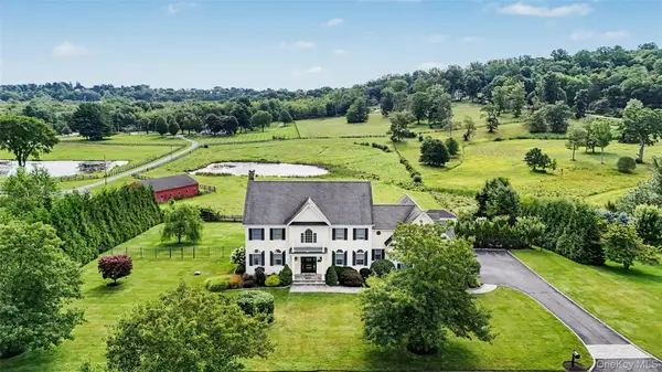 17 Country Hollow DR, Amawalk, NY 10501