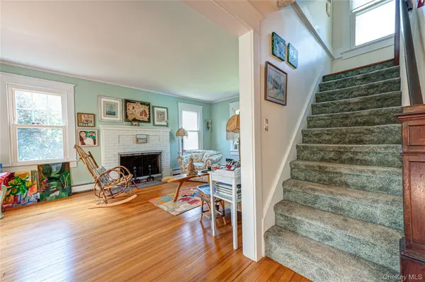 201 Maiden LN, Port Jefferson, NY 11777