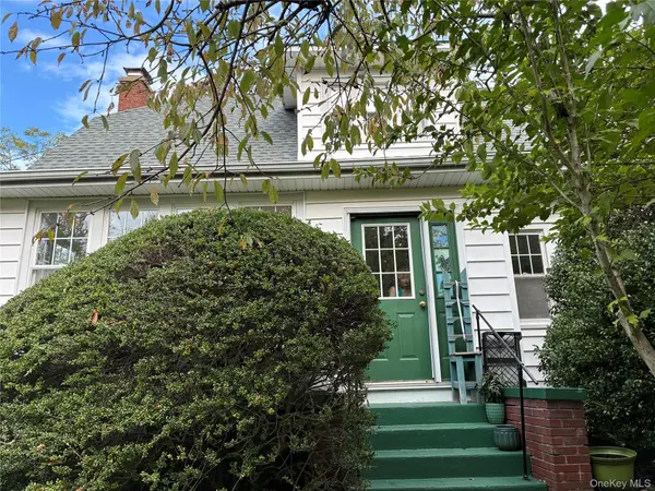 201 Maiden LN, Port Jefferson, NY 11777
