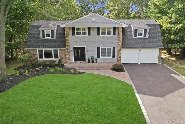 8 Philson CT, Commack, NY 11725