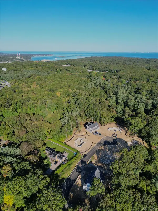 6 Pine Hill Ct, Port Jefferson, NY 11777