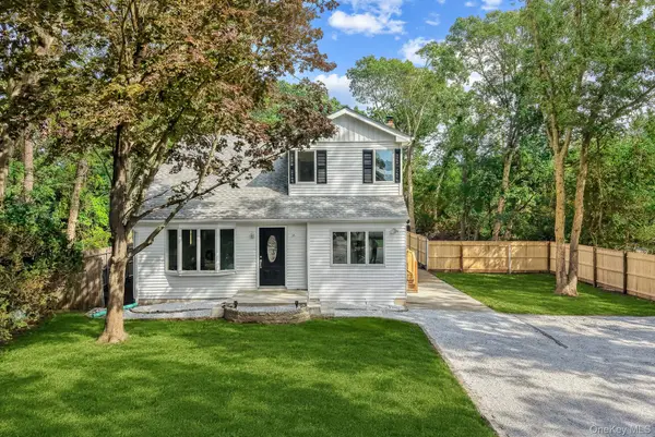 34 Pinelawn AVE, Shirley, NY 11967
