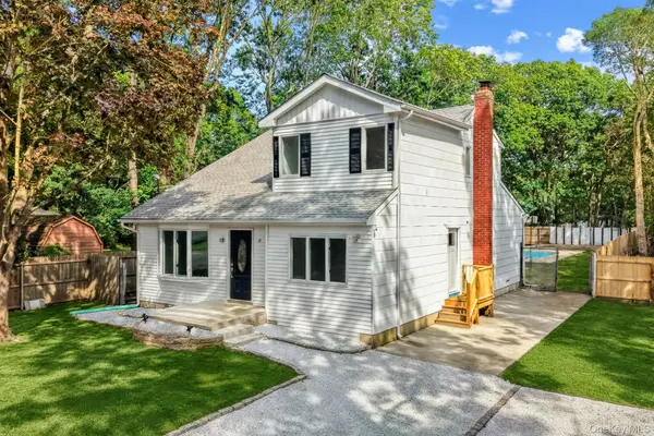 34 Pinelawn AVE, Shirley, NY 11967