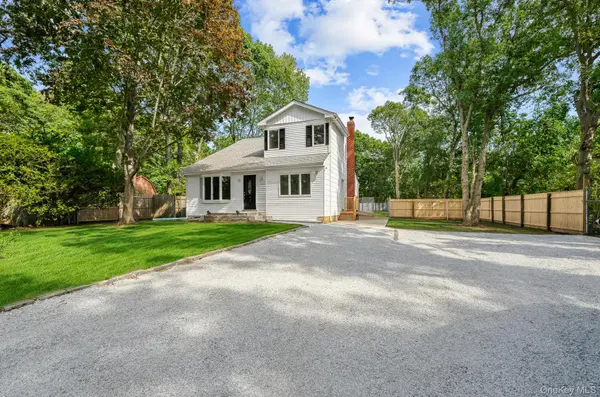 34 Pinelawn AVE, Shirley, NY 11967