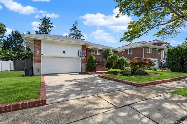 636 Diane PL, North Woodmere, NY 11581