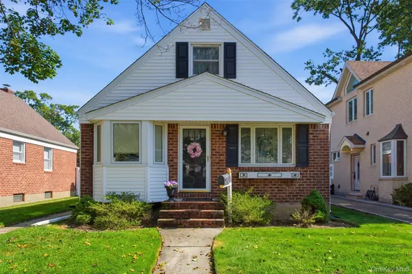 8029 259th ST, Glen Oaks, NY 11004