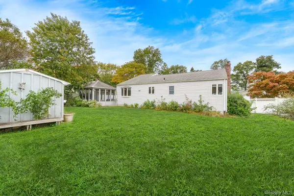 42 Peachtree LN, Huntington Station, NY 11746