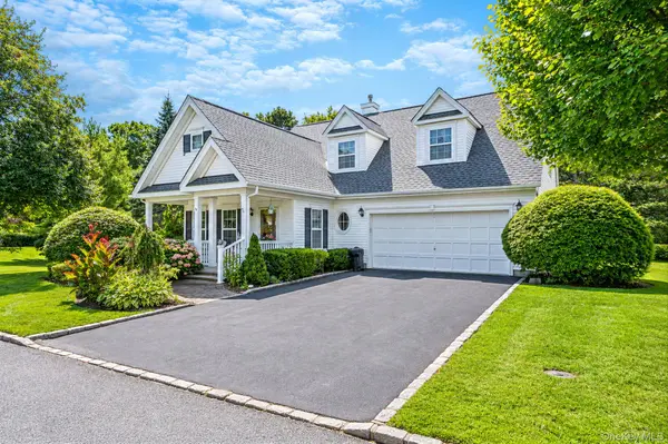 90 Golden Spruce DR, Calverton, NY 11933
