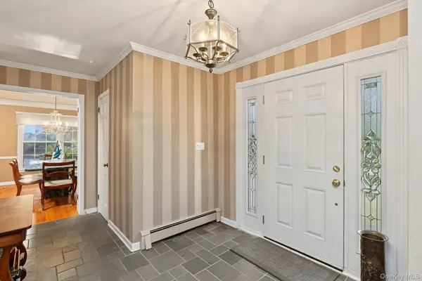 2 Three Pond RD, Smithtown, NY 11787
