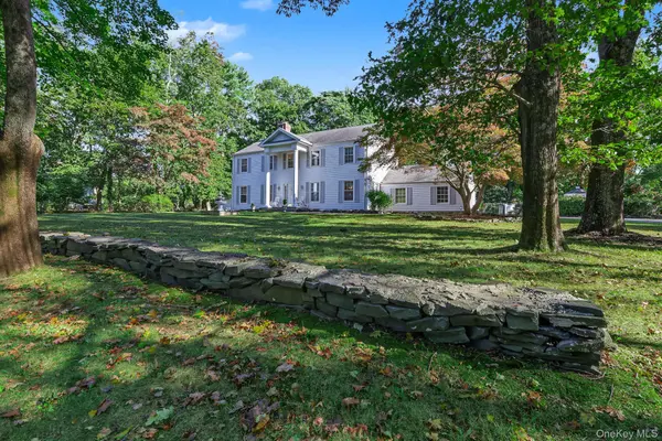 2 Three Pond RD, Smithtown, NY 11787