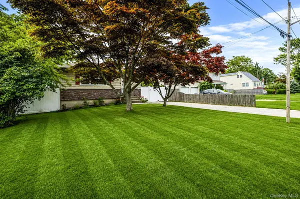 24 trafalgar DR, Shirley, NY 11967