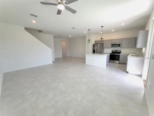 181 NINE IRON DR, Davenport, FL 33896