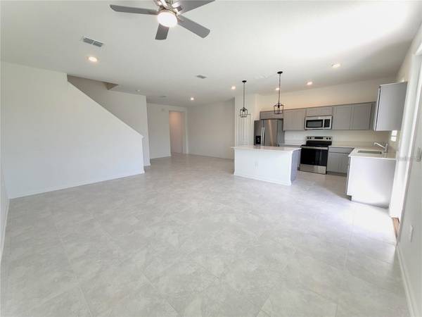 181 NINE IRON DR, Davenport, FL 33896