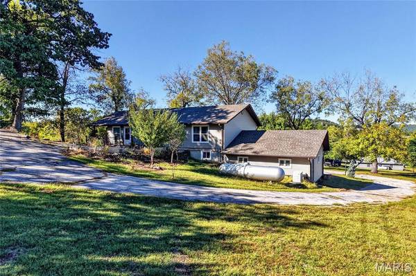 551 Sunny Slope DR, Camdenton, MO 65020