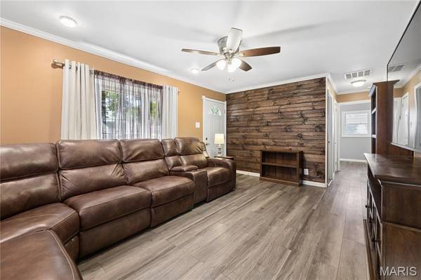807 Montgomery AVE, Hillsboro, IL 62049