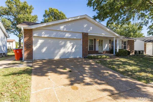 4227 Meadowgreen Trails DR, St Louis, MO 63129