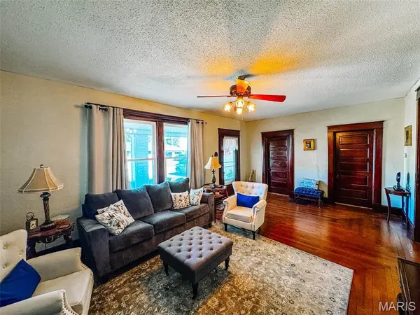 209 E Walnut, Shelbina, MO 63468