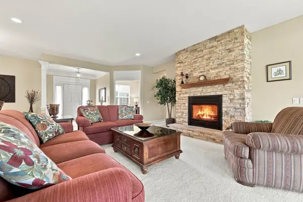 11861 Covey LN, Huntley, IL 60142