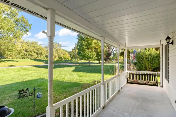 608 N Lake Of The Woods RD, Mahomet, IL 61853