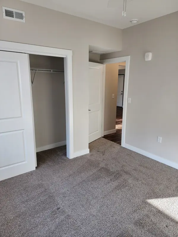 1164 Devils Glen RD #301, Bettendorf, IA 52722