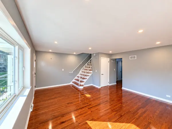 529 E Lincoln ST, Mount Prospect, IL 60056