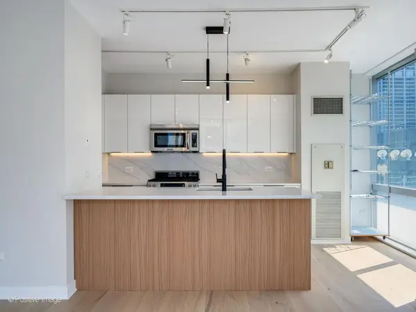 8 E RANDOLPH ST #2105, Chicago, IL 60601